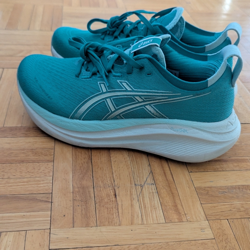 ASICS Women's Gel-Nimbus 27 Size 8B